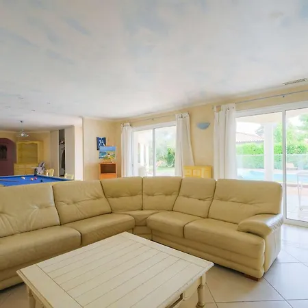 וילה 16 Personnes Avec Piscine *