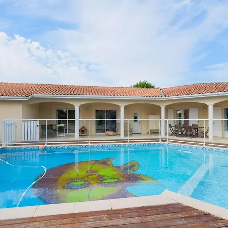 16 Personnes Avec Piscine